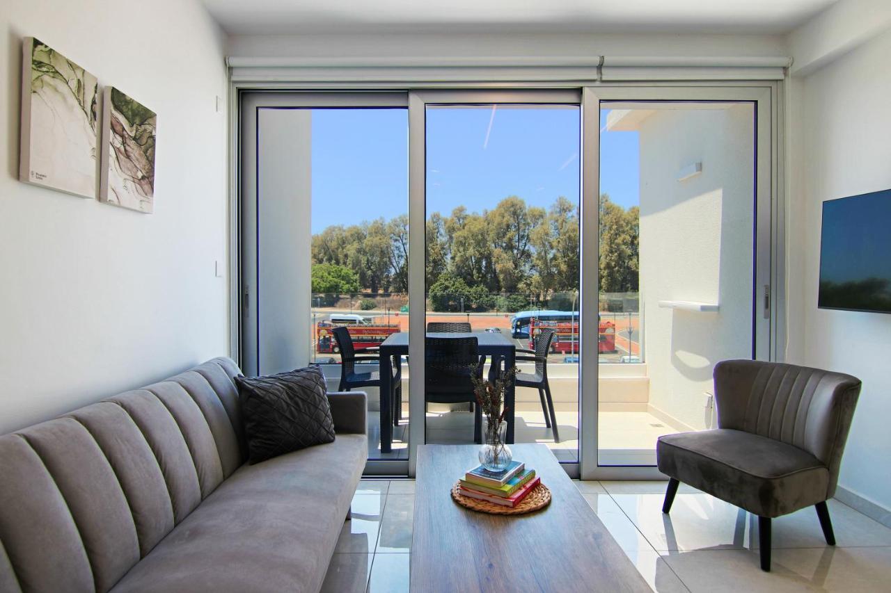 Phaedrus Living - Seaside Executive Flat Harbour 207 Appartement Paphos Buitenkant foto